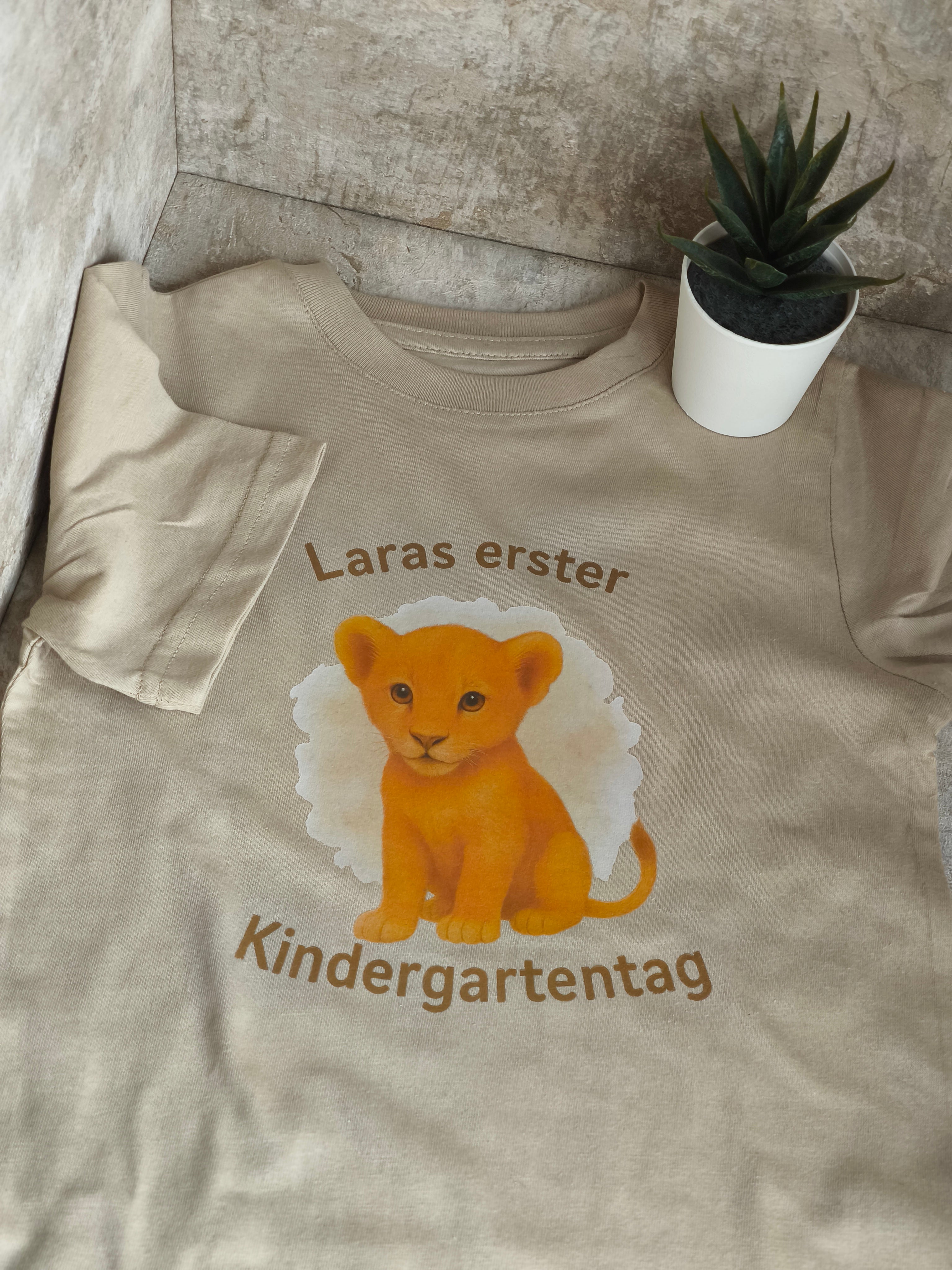 🎨 Farbenfrohes Kinder T-Shirt erster Kita tag Löwe– 100% Baumwolle, nachhaltig & bequem (Kopie)